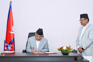 स्व. विरु माझीको बाल शिक्षा बीमा दावी रकम हस्तान्तरण